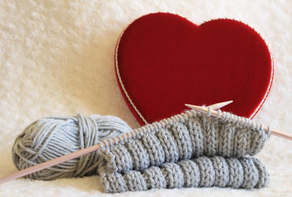 カシミヤの毛糸でカシミヤマフラーを手編みしよう！【簡単】 | カシミヤストールコレクション